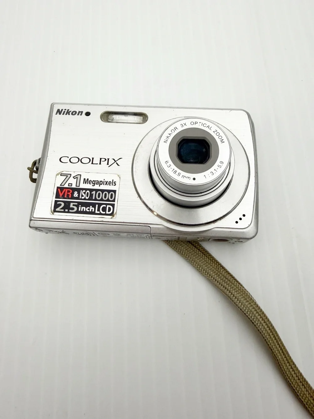 Nikon Coolpix S200 7.1MP Silver Compact Digital Camera